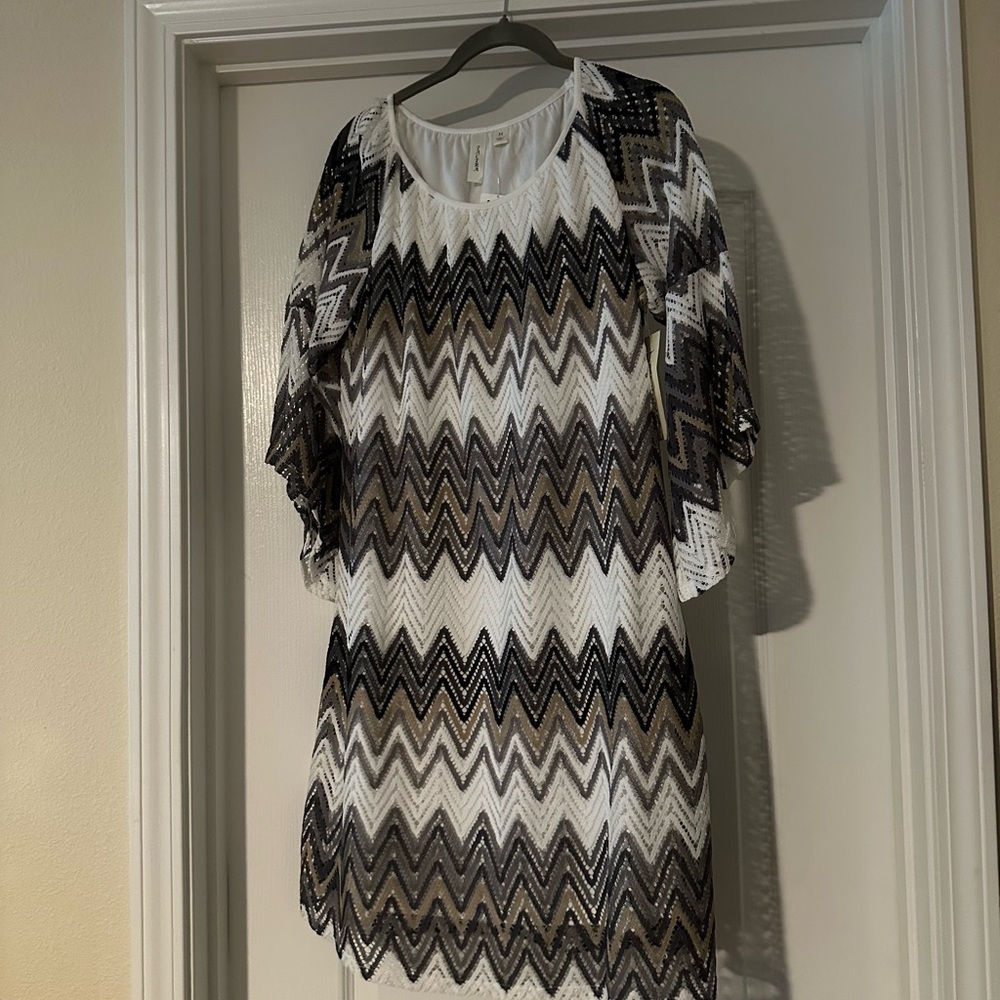 Chic Zigzag Patterned Dress in Black, White, and Brown